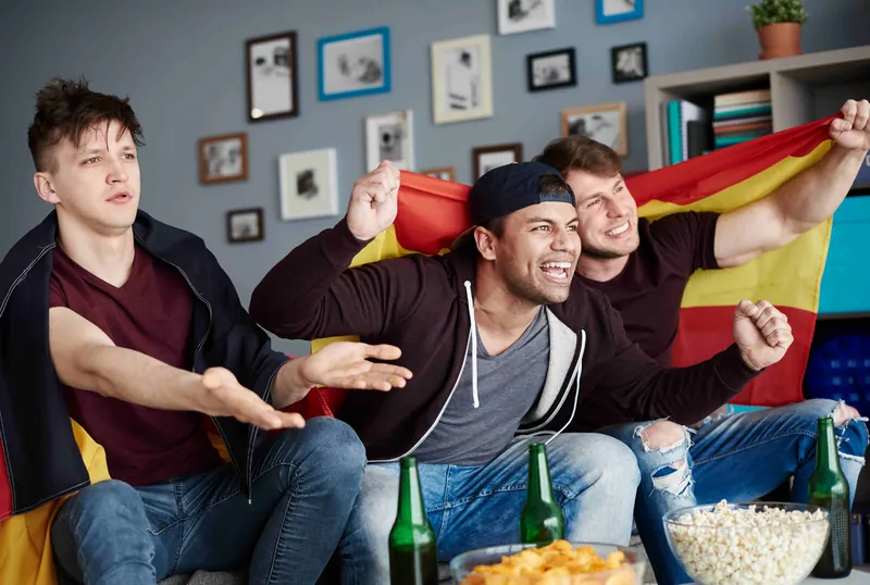 IPTV in Österreich und der Schweiz – Fans jubeln vor dem Fernseher